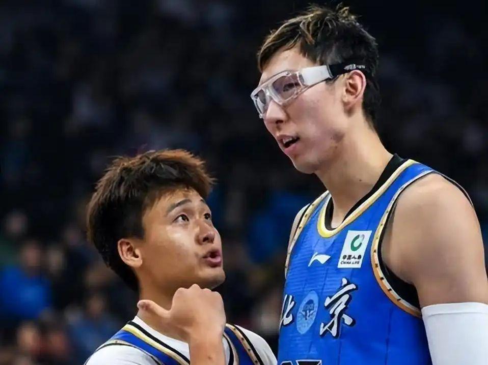必威体育-进攻篮板6比17！北京花1亿买的中锋，护框能力体现在哪？